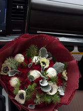 Load image into Gallery viewer, Christmas Eve Bouquet
